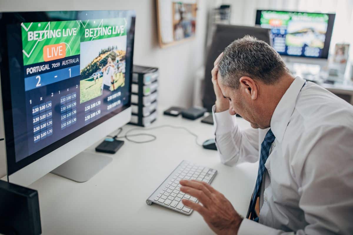 You are currently viewing Cash Out Betting Explained – How Do Bookies Calculate It? (Guide For Beginner Bookies)